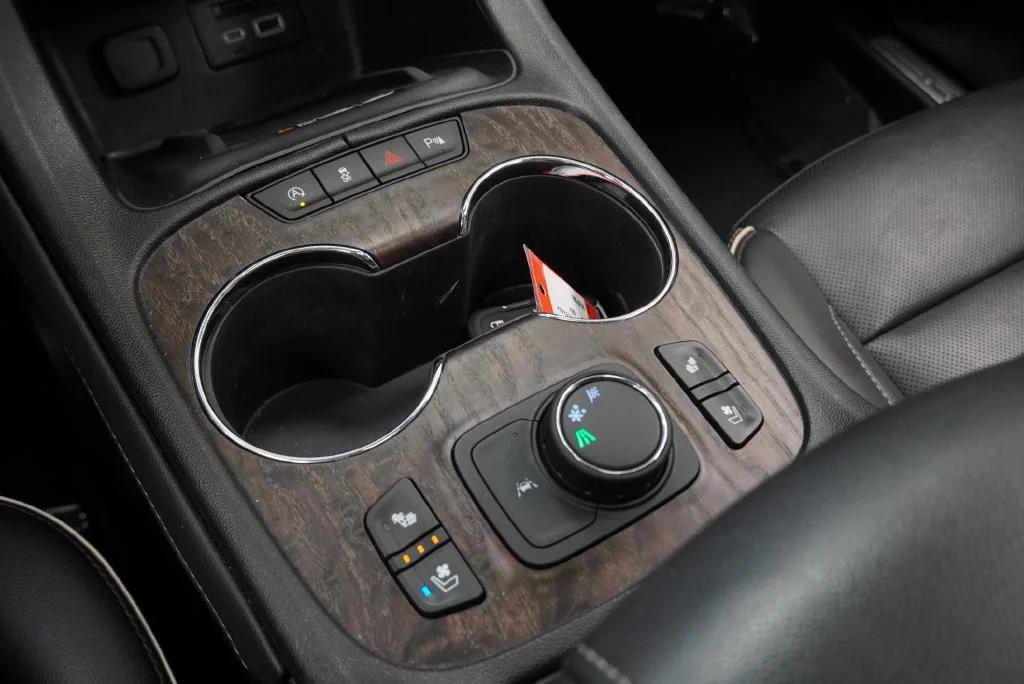 Used 2023 White Frost Tricoat GMC Denali image 24
