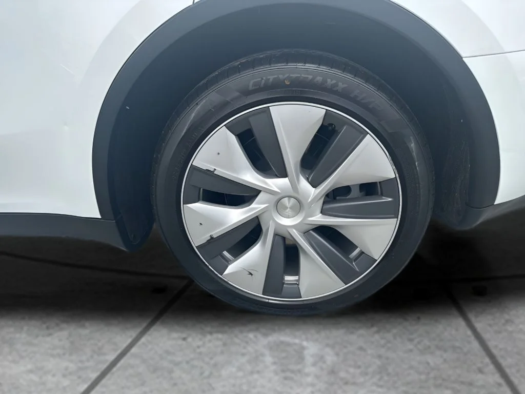 Used 2023 White Tesla Long Range image 35