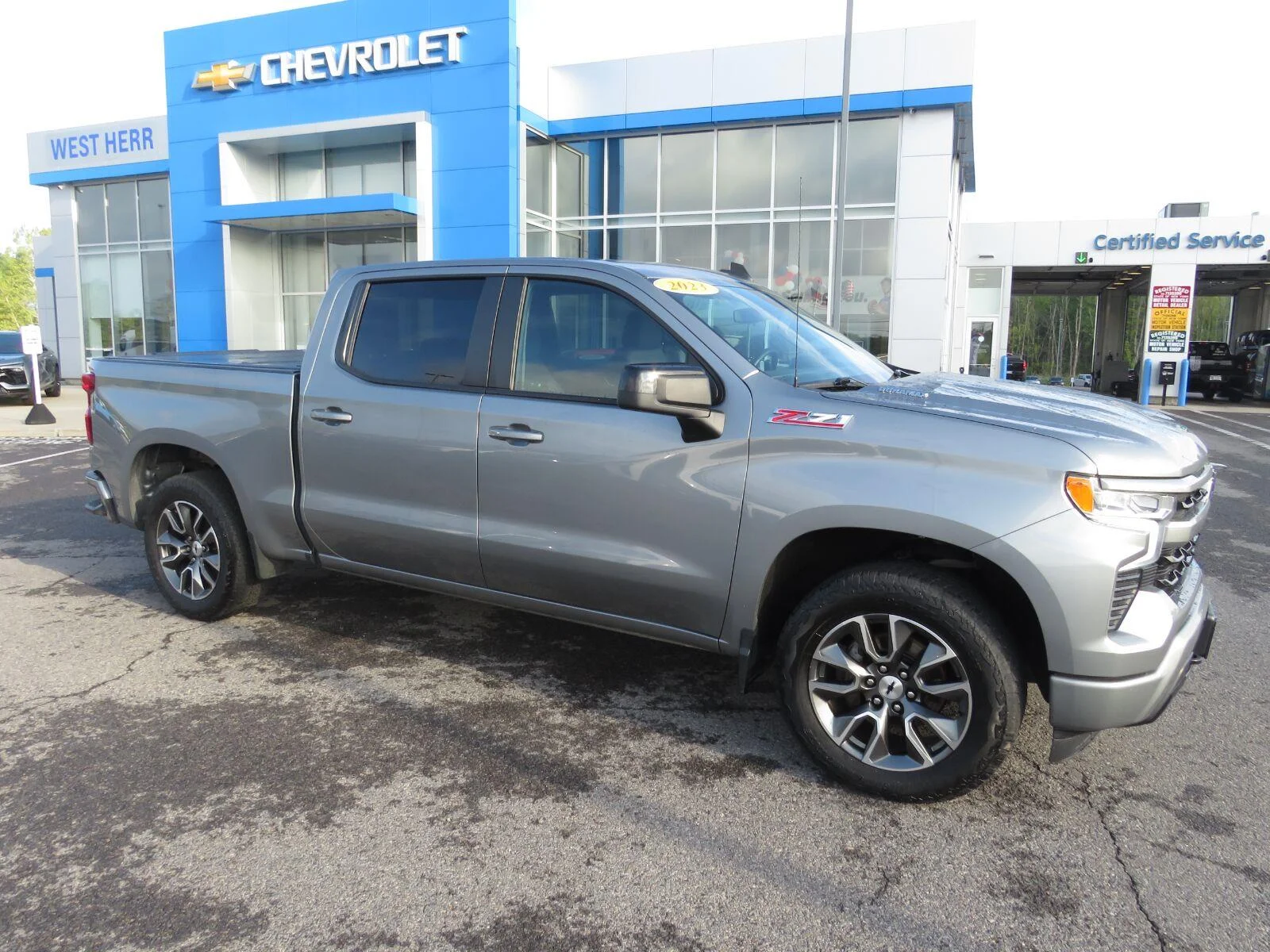 Used 2023 STERLING GRAY METALLIC Chevrolet RST image 6
