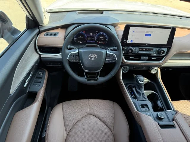 Certified Used 2025 WIND CHILL PEARL Toyota Platinum image 23