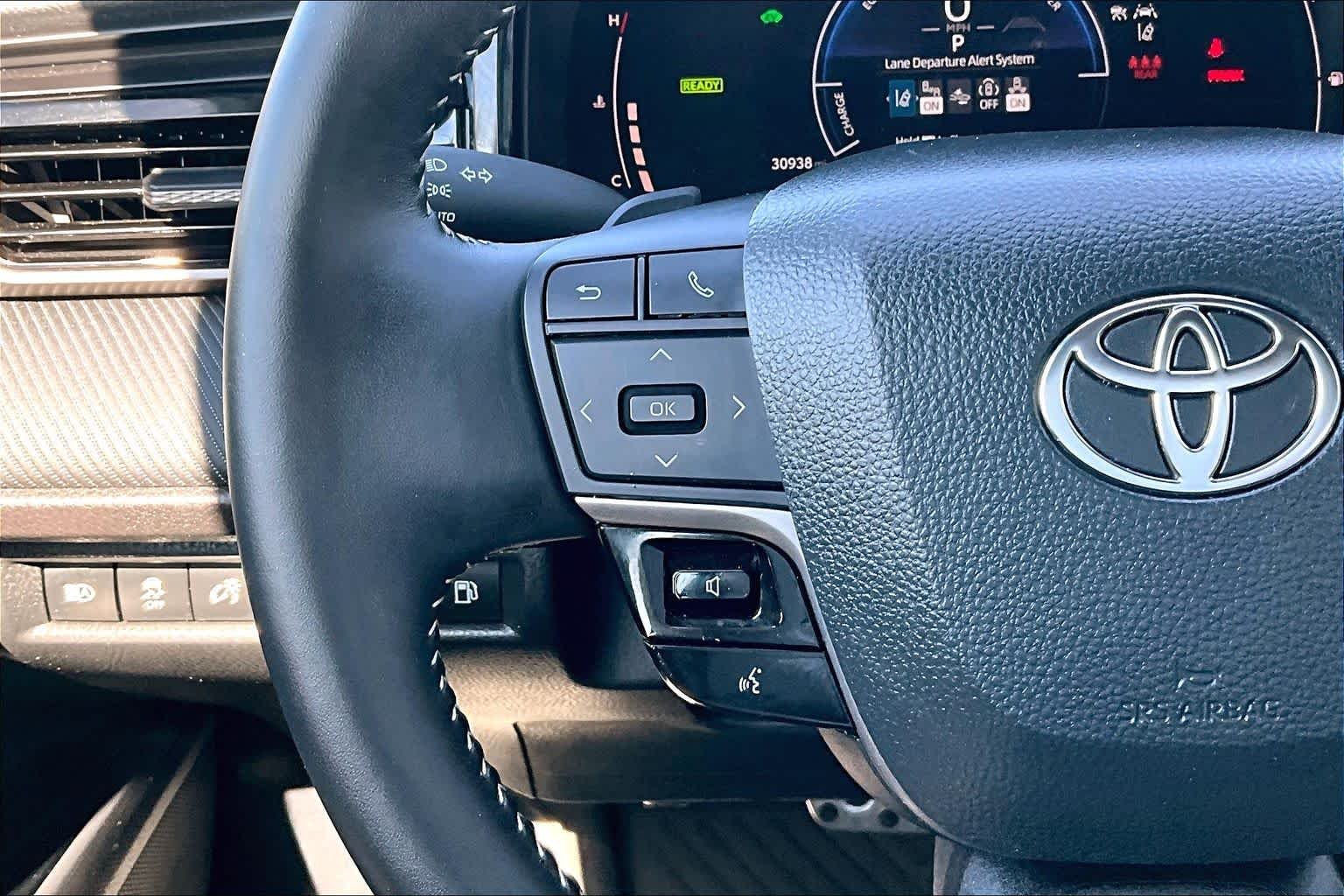 Certified Used 2025 Ice Cap Toyota SE image 23