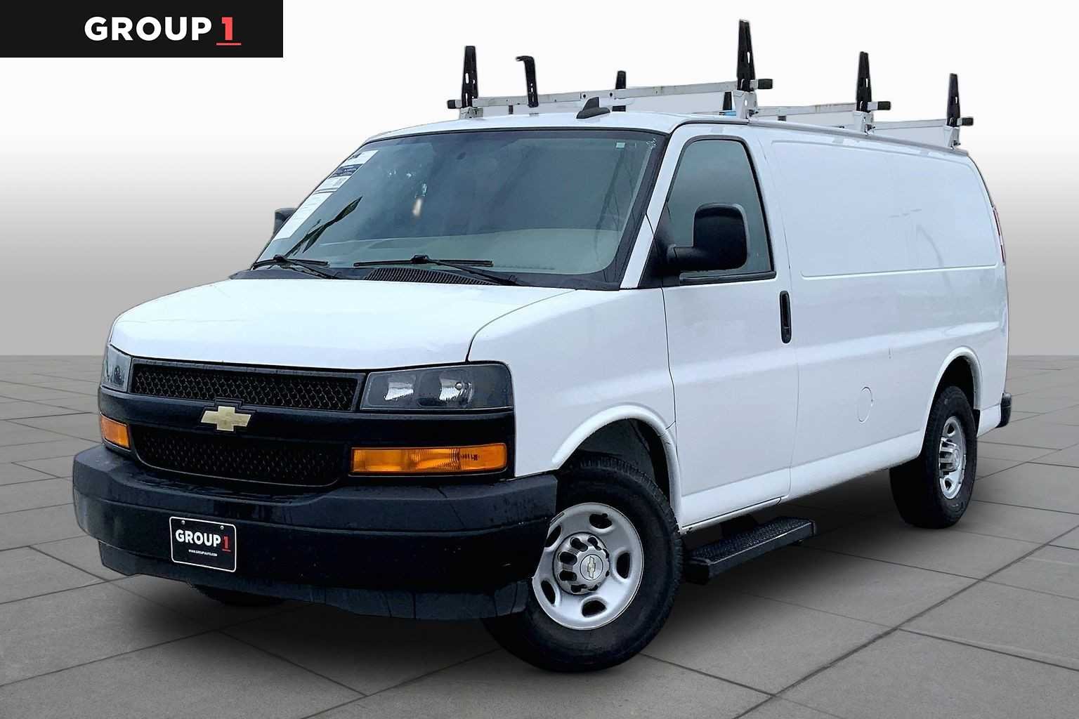 Used 2021 SUMMIT WHITE Chevrolet RWD 2500 Regular Wheelbase WT image 1