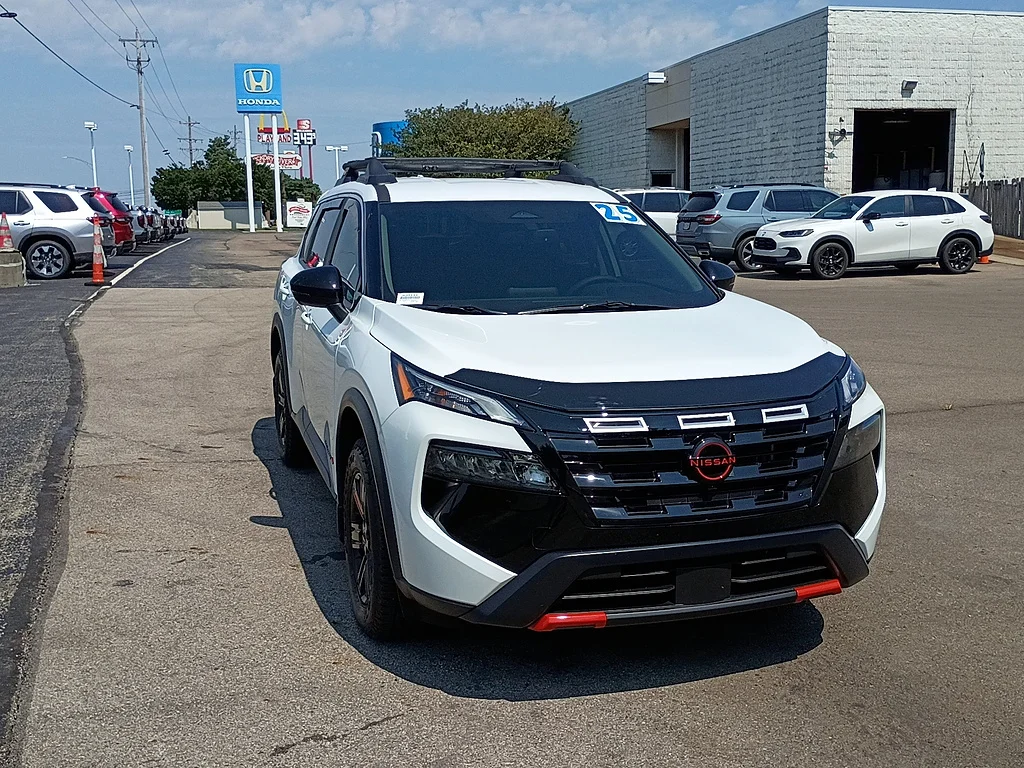 Used 2025 Everest White Pearl Nissan Rock Creek image 1