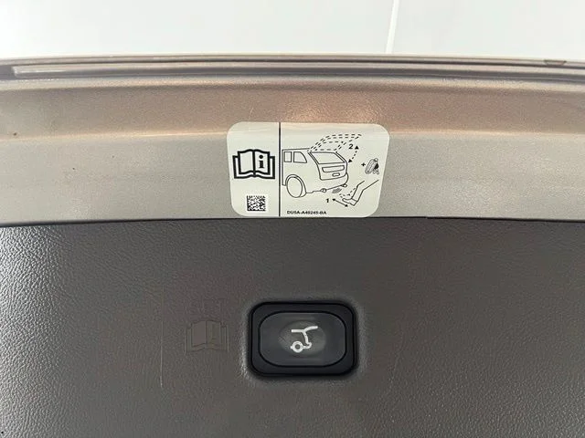 Used 2019 Brown Lincoln Select image 40