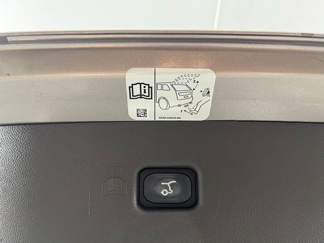 Used 2019 Brown Lincoln Select image 40
