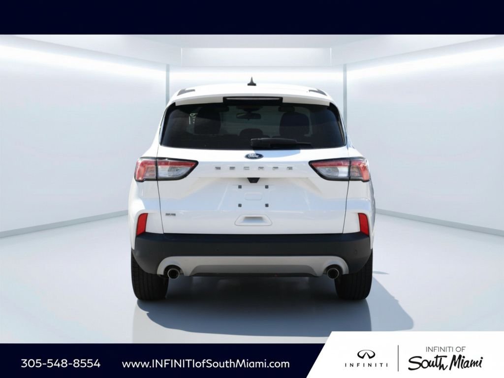 Used 2022 White Ford SE image 5