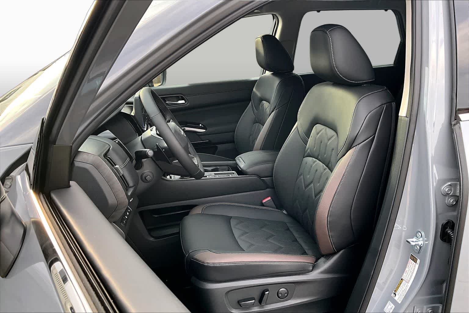 New 2026 Boulder Gray Pearl Nissan Platinum image 15