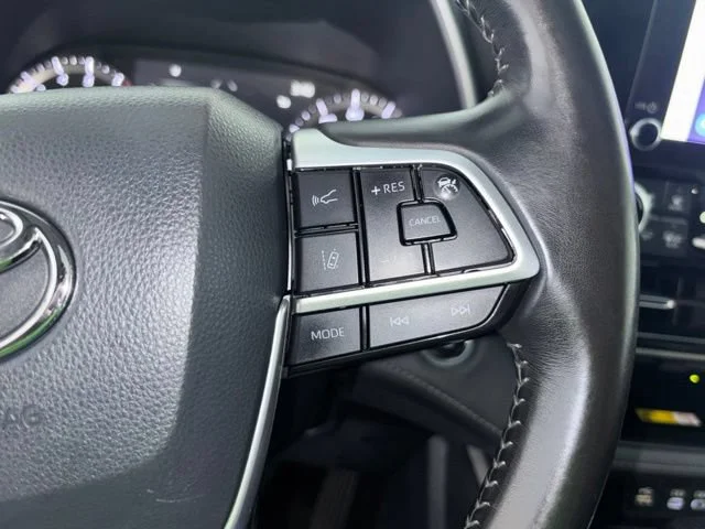 Used 2023 Black Toyota L image 12