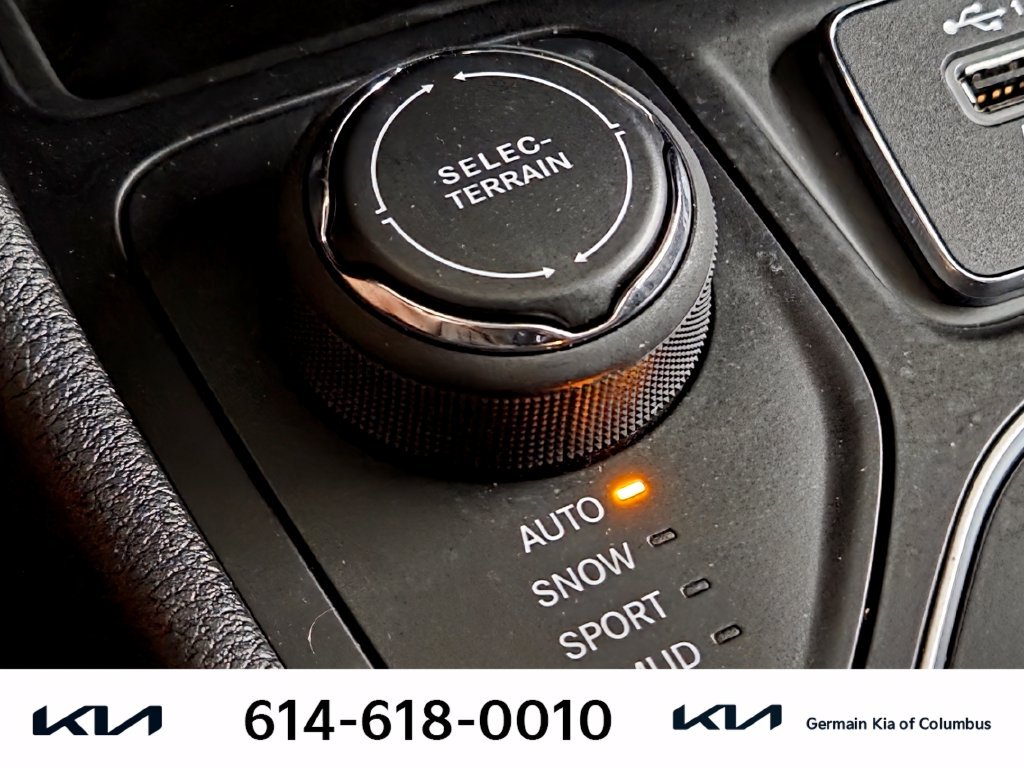 Used 2021 Silver Jeep Latitude Lux image 32