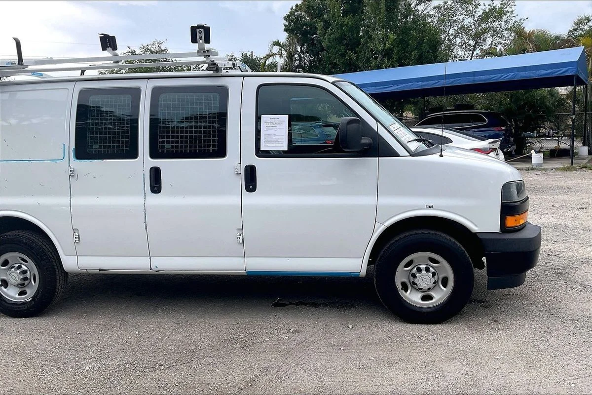 Used 2018  Chevrolet Work Van image 17