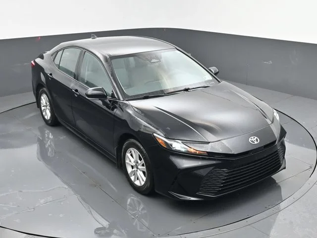 Used 2025  Toyota LE image 18