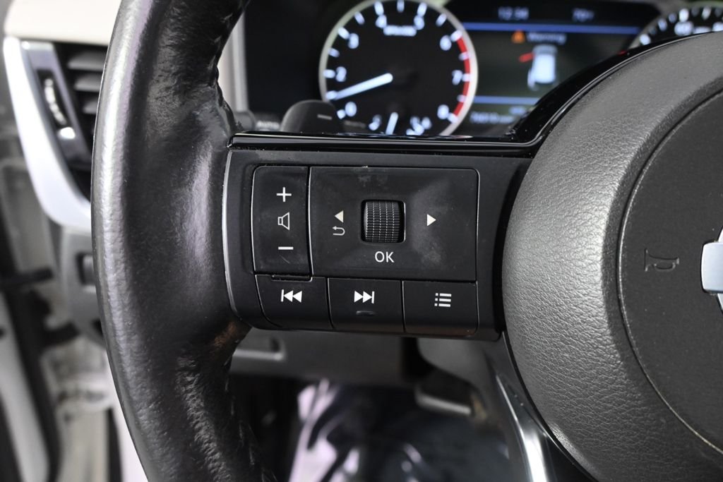 Used 2021 Pearl White Nissan SL image 32