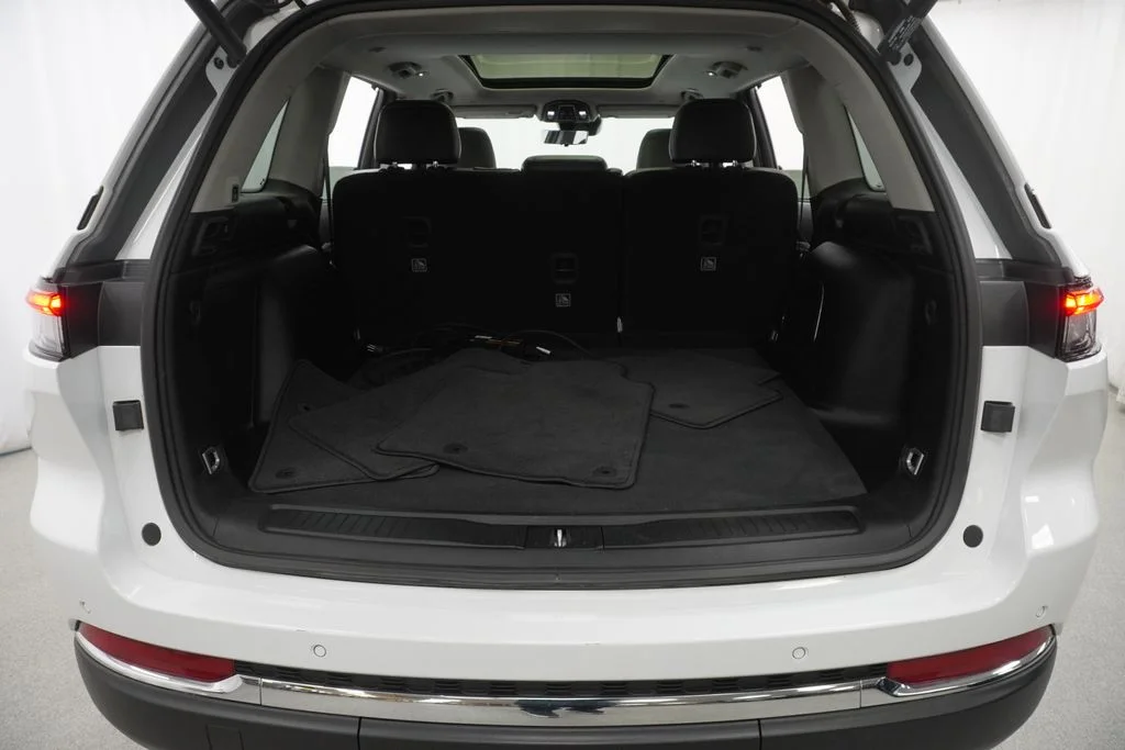 Used 2022 White Jeep 4xe image 48