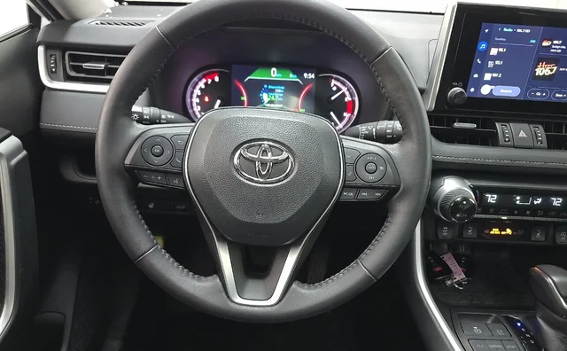 Used 2024 Beige Toyota XLE Premium image 3