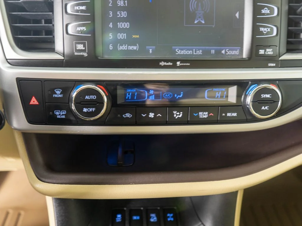 Used 2015 Blue Toyota Limited Platinum V6 image 21