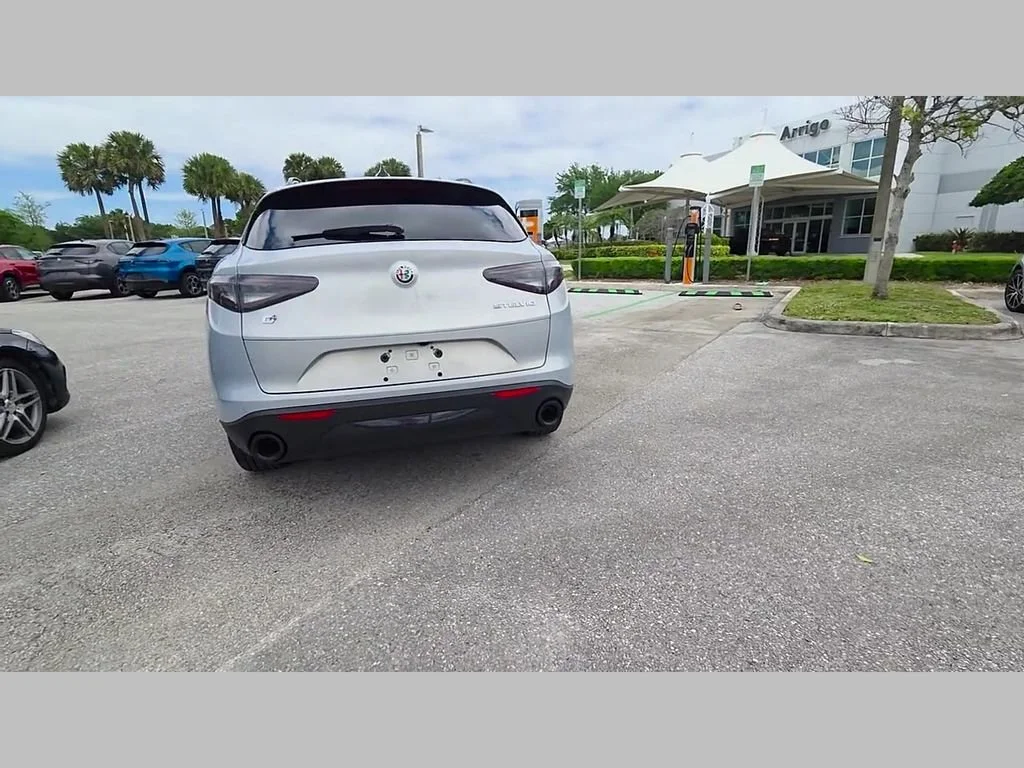 New 2025 Moonlight Gray Metallic Alfa Romeo Base image 29
