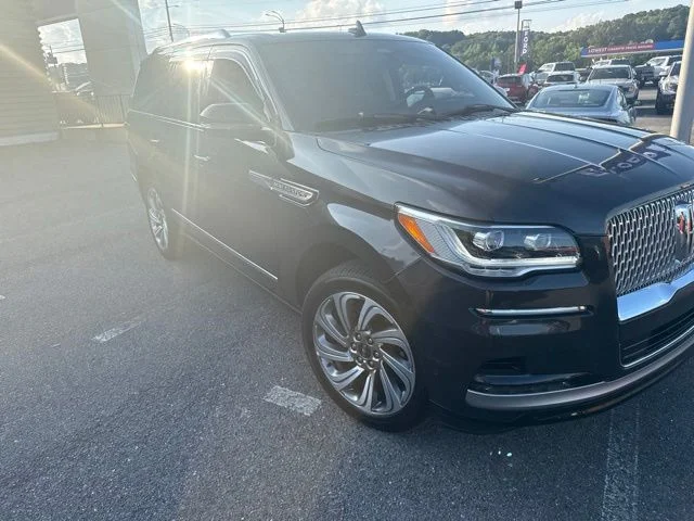 Used 2024 Gray Lincoln Reserve image 3