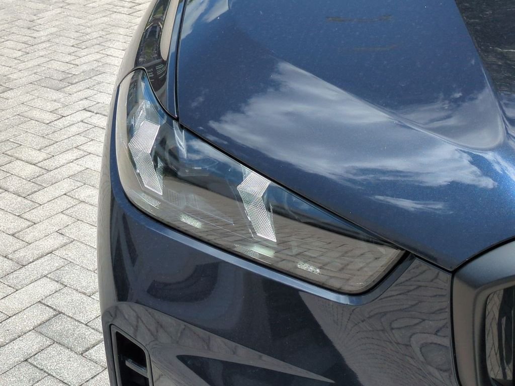 New 2026 Carbon Black Metallic BMW xDrive40i image 10