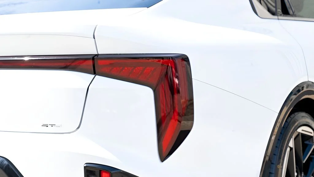 Used 2025 White Kia GT-Line image 13