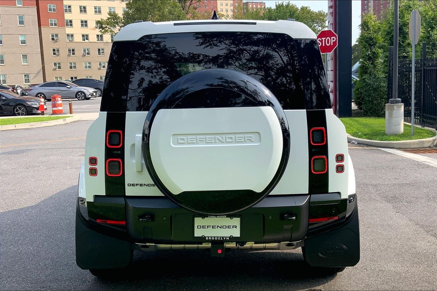 New 2026 Fuji White Land Rover X-Dynamic SE image 4