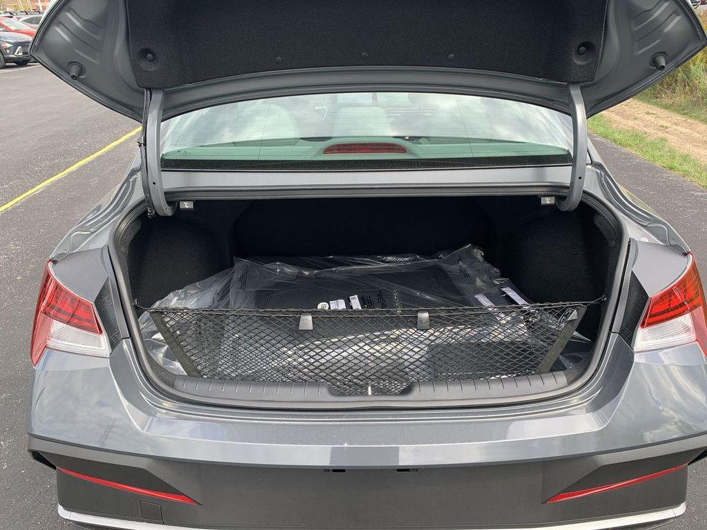 2025 Hyundai Elantra Blue - Photo 24