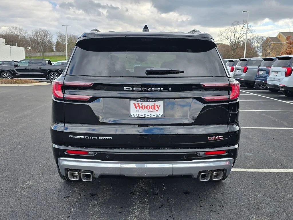 2026 GMC Acadia Denali - Photo 8