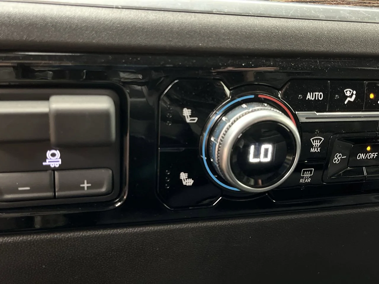 2025 GMC Sierra 1500 SLE - Photo 25