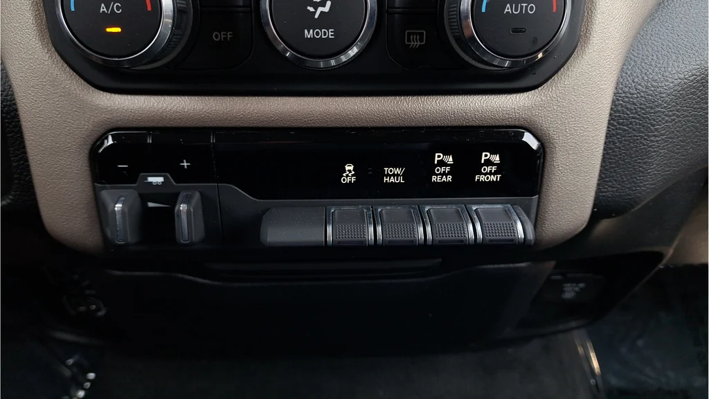 Used 2021 Blue Ram Laramie image 22