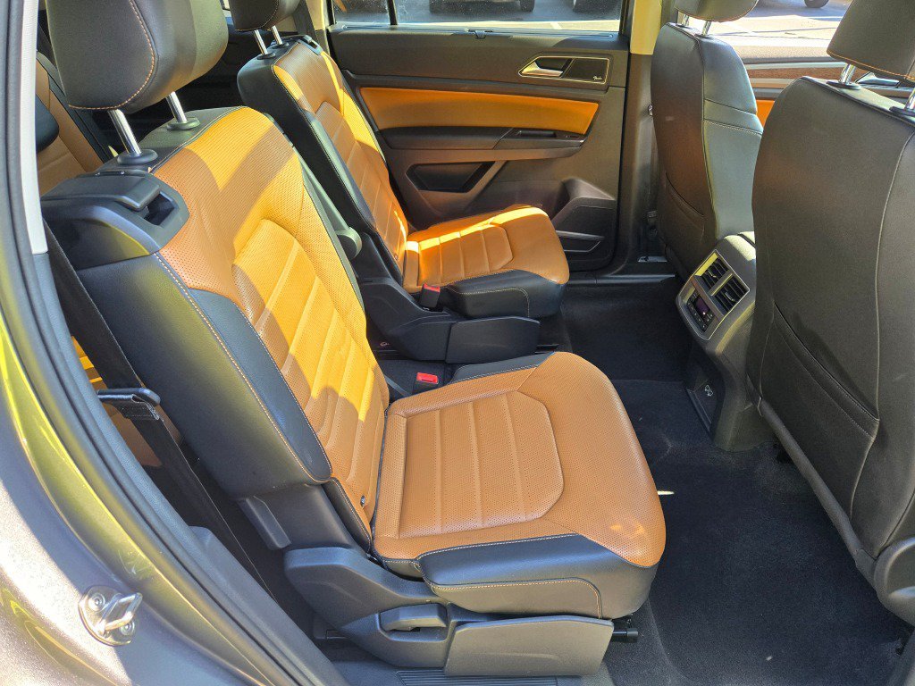 Used 2019 Platinum Gray Metallic Volkswagen SEL Premium image 9
