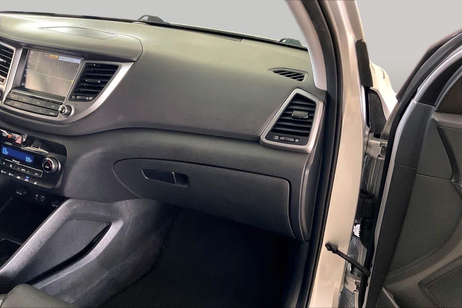 Used 2018 Molten Silver Hyundai SEL Plus image 16