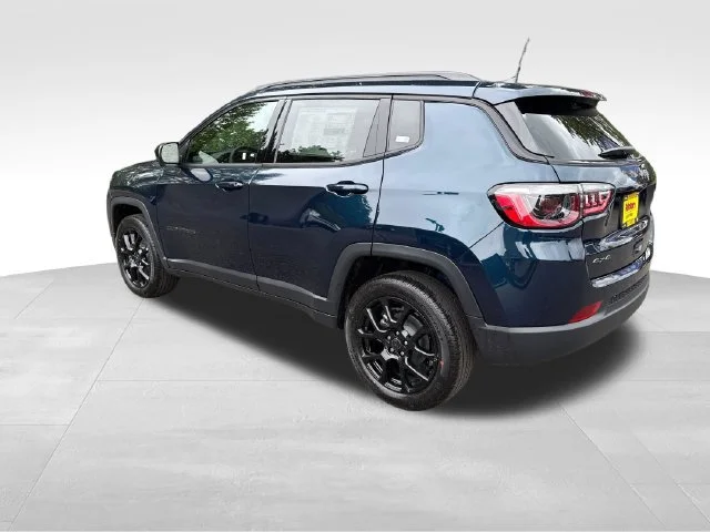 New 2026 Fathom Blue Pearl-Coat Exterior Paint Jeep Latitude image 5