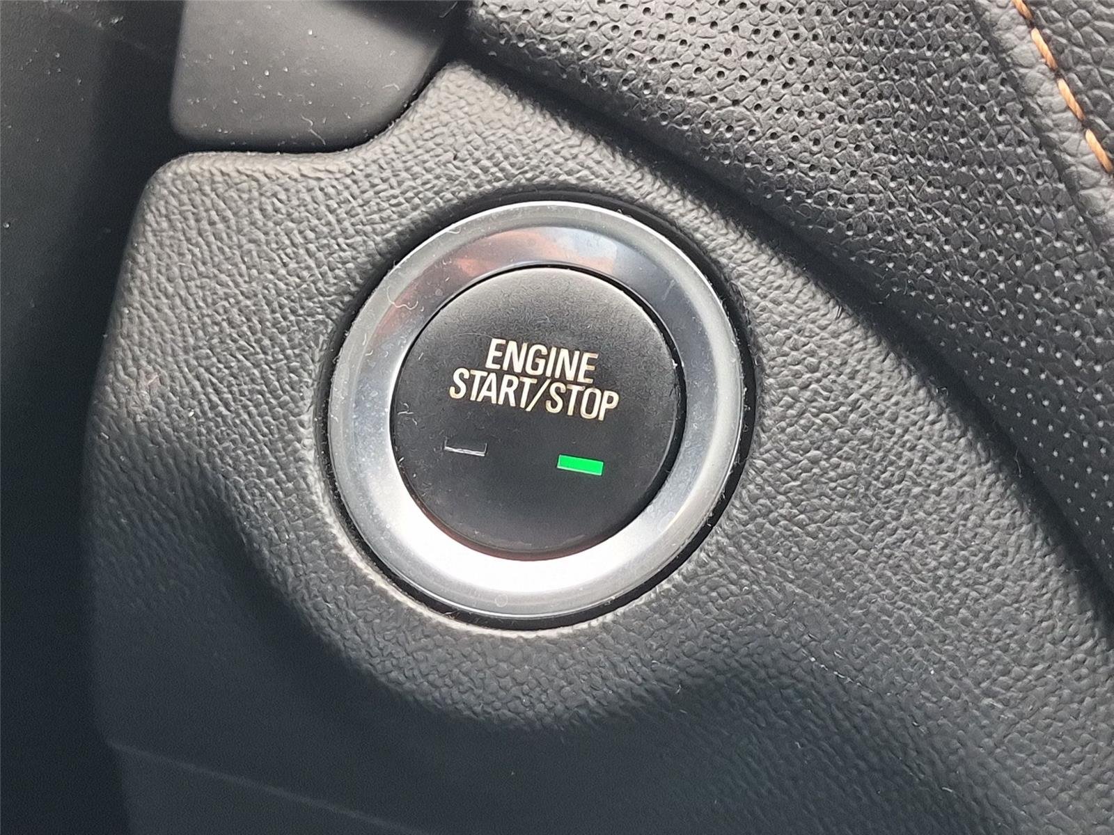 Used 2019 Iridescent Pearl Tricoat Chevrolet Premier image 28
