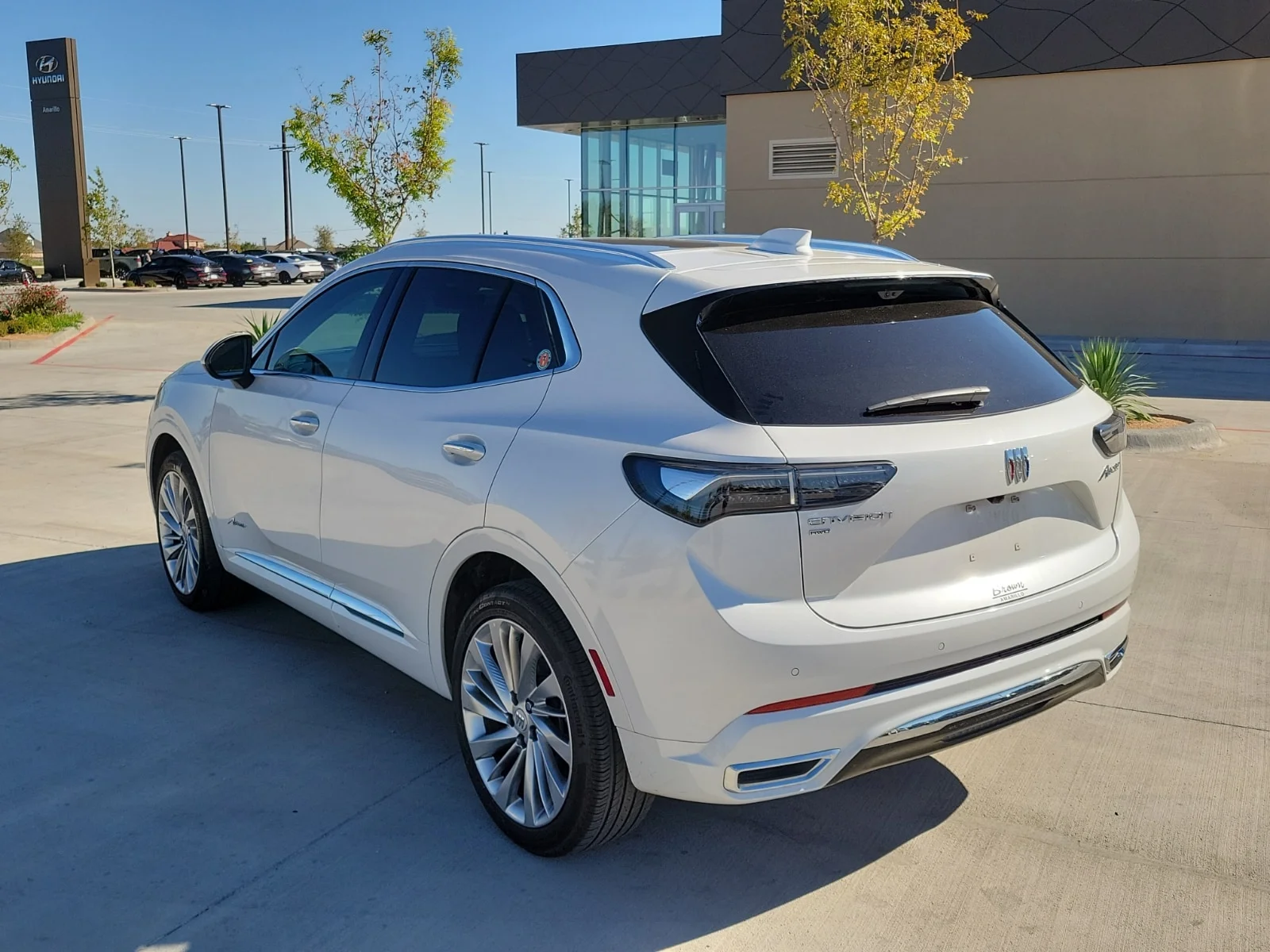 Used 2025 White Buick Avenir AWD image 3