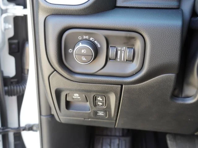 New 2027 Bright White Clear-Coat Exterior Paint RAM Laramie image 26