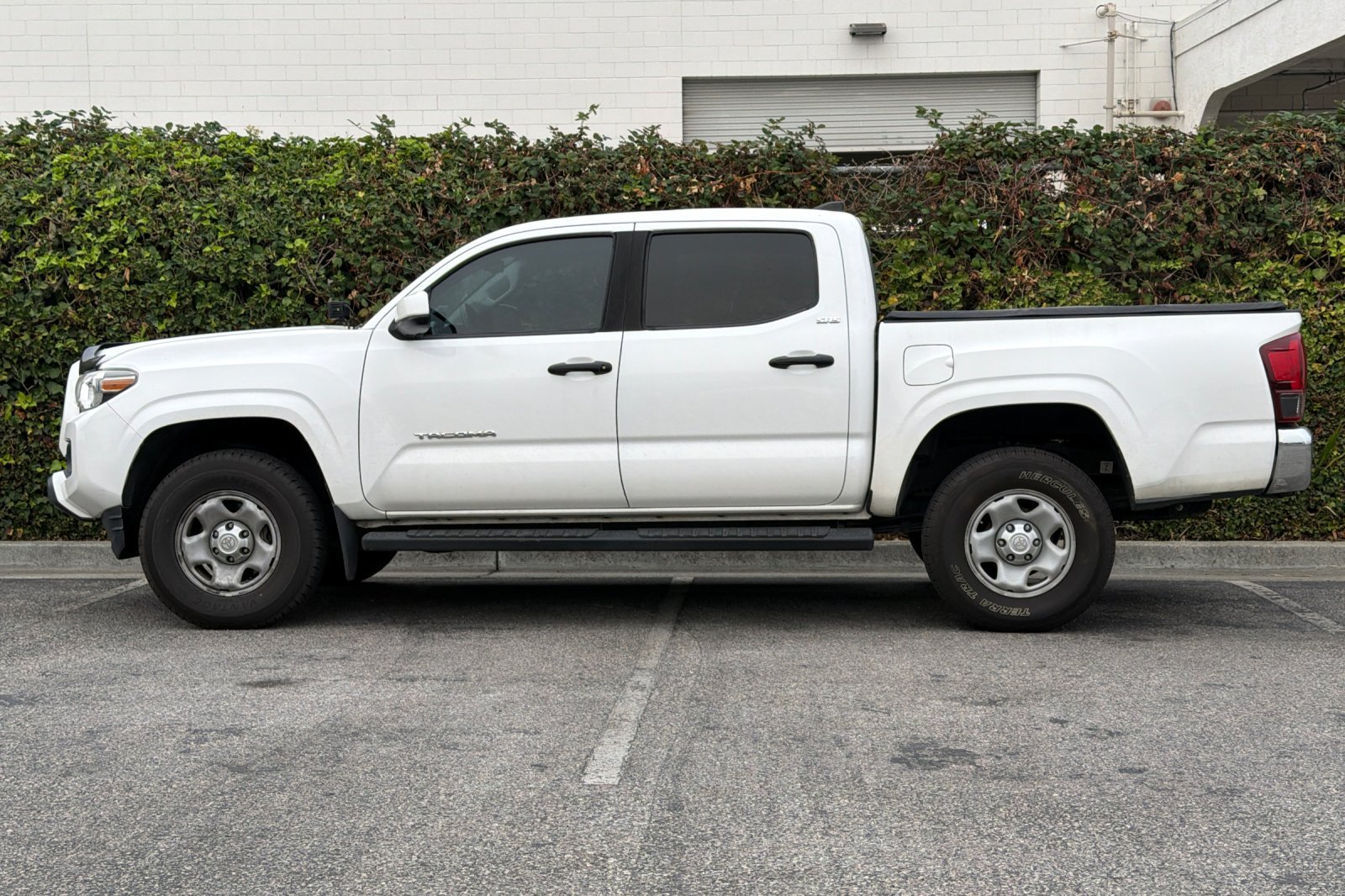 Used 2019 White Toyota SR5 image 7
