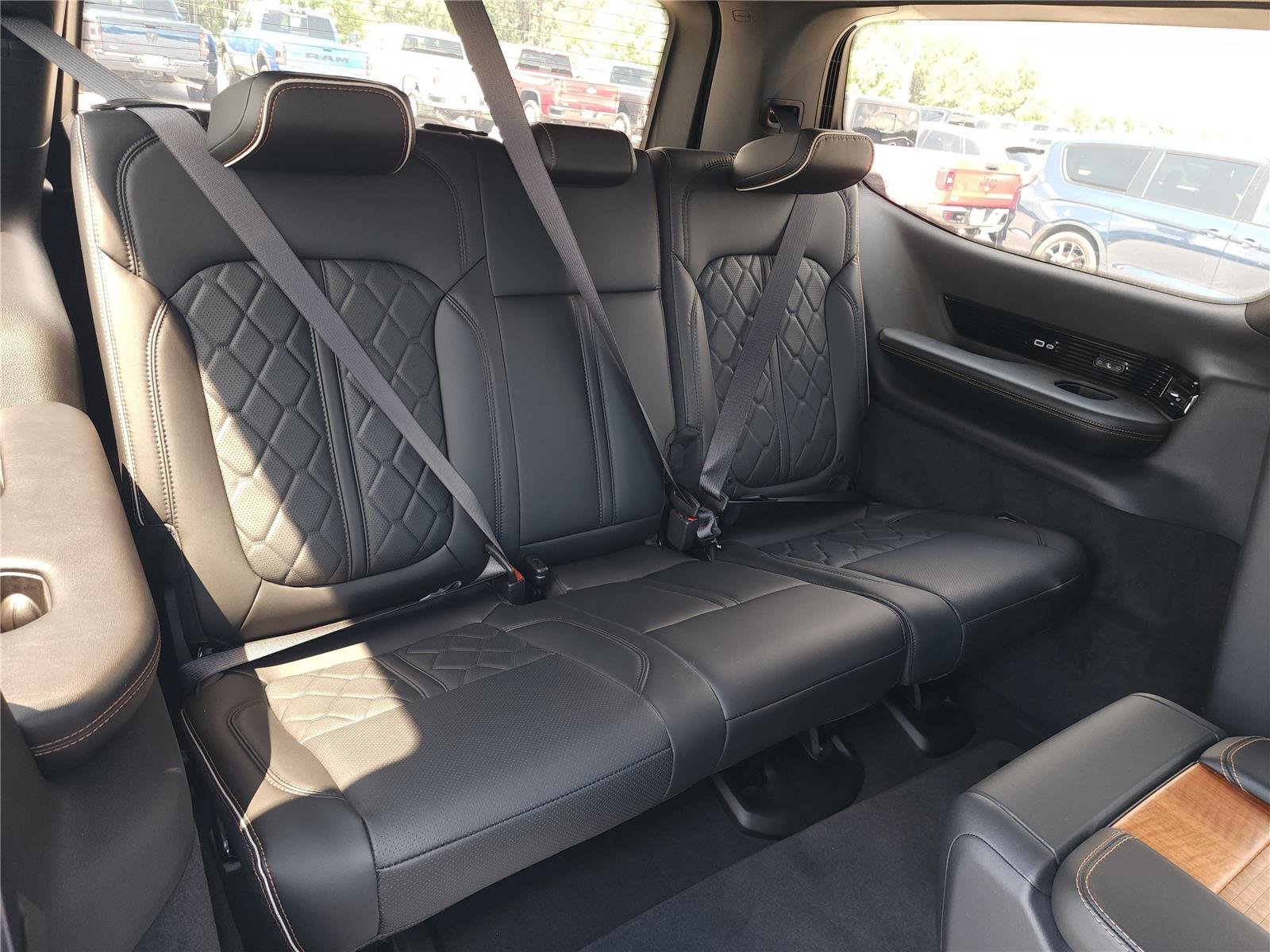 Certified Used 2024 Baltic Gray Metallic Clearcoat Jeep Series III image 27