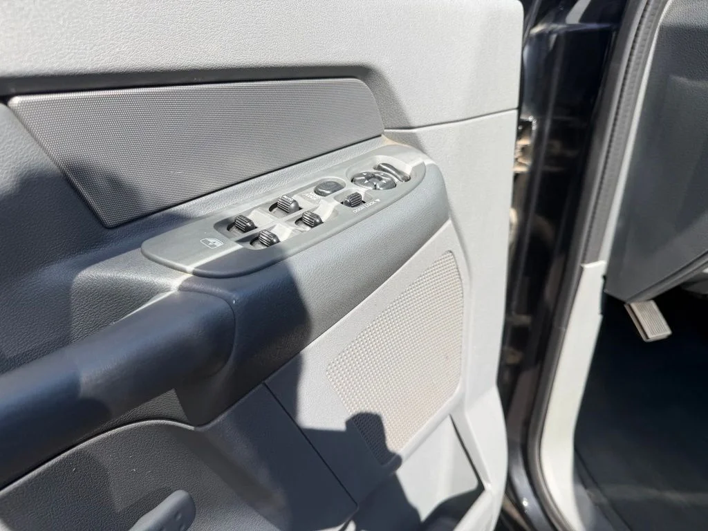 Used 2006 Black Dodge SLT image 18