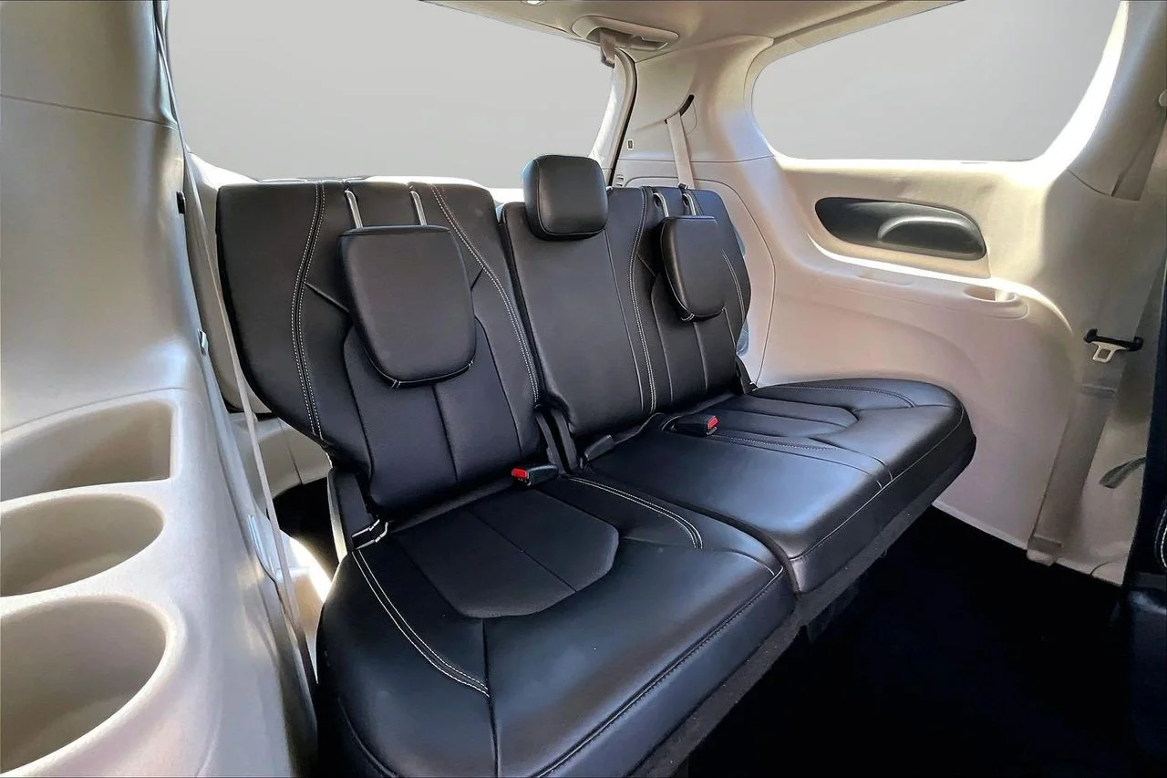 Used 2024 Silver Chrysler Touring L image 24