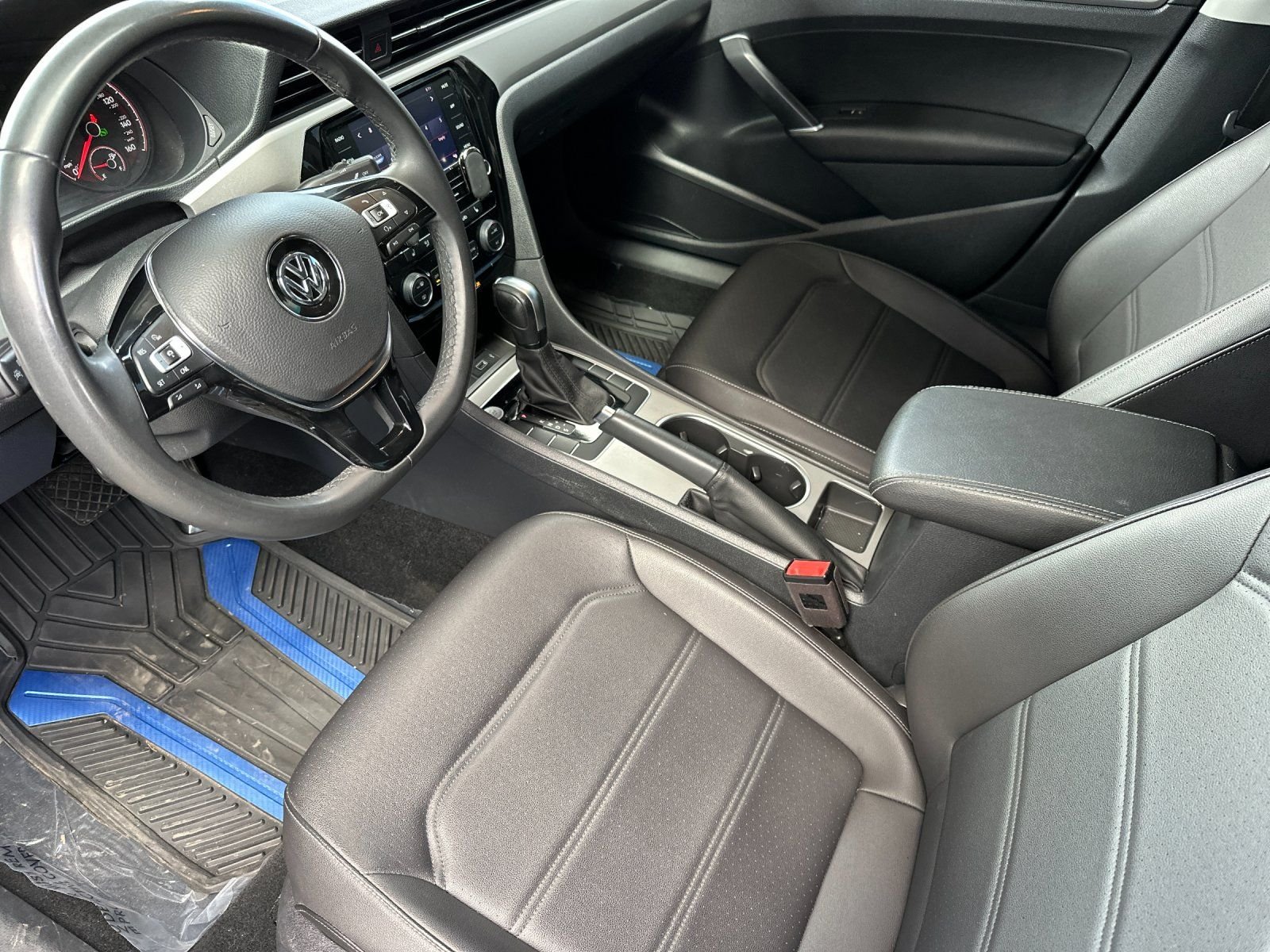 Used 2022  Volkswagen 2.0T SE image 11