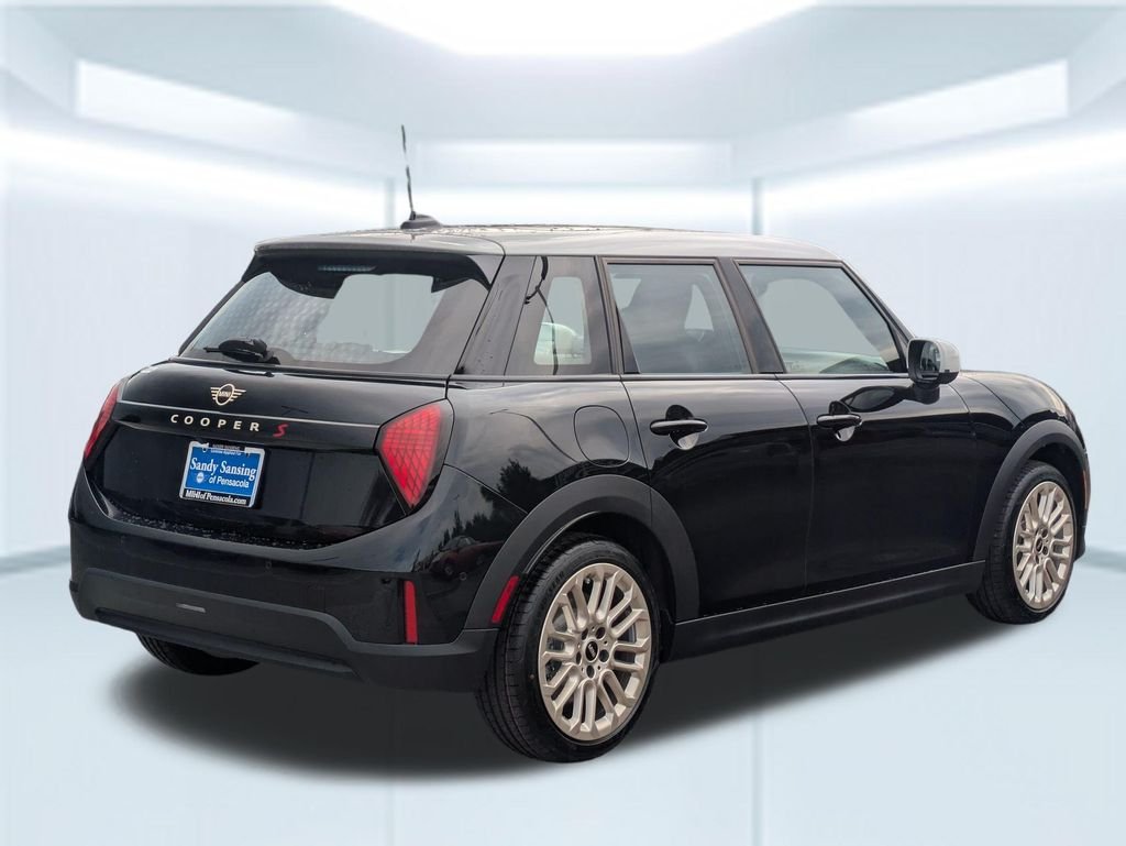 New 2026 Midnight Black MINI Signature Plus image 5