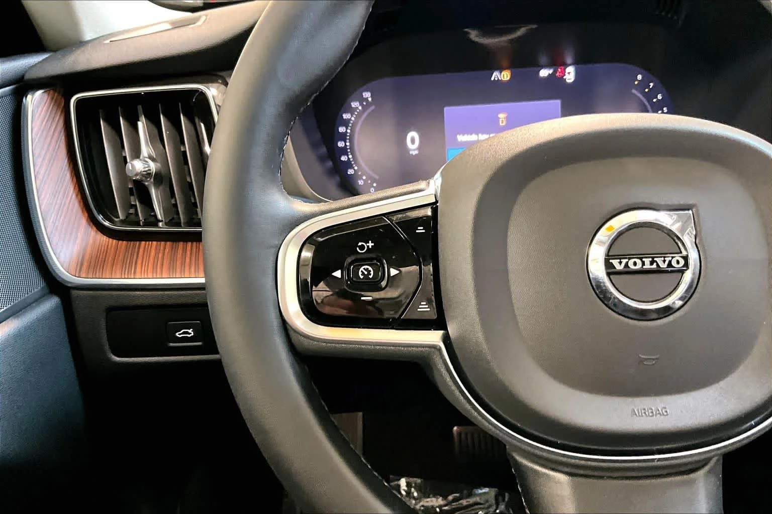Certified Used 2023 Onyx Black Volvo Plus image 23