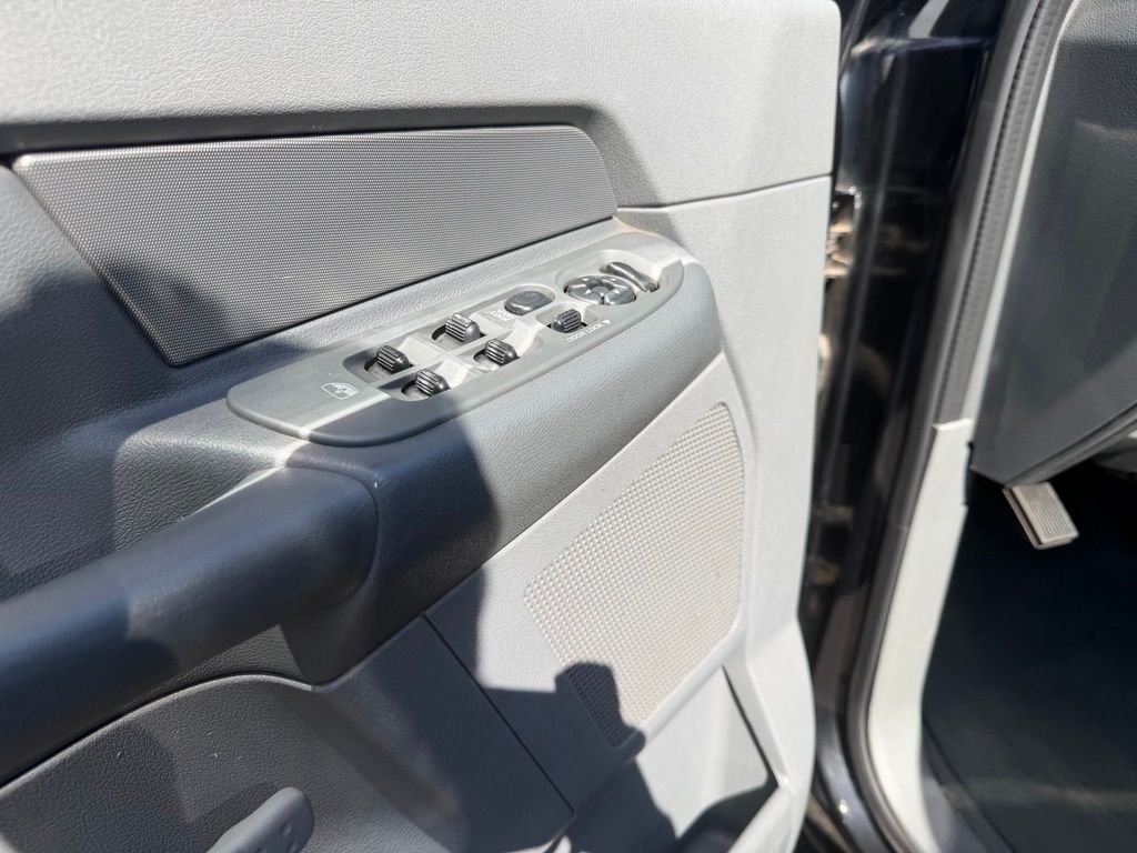 Used 2006 Black Dodge SLT image 18