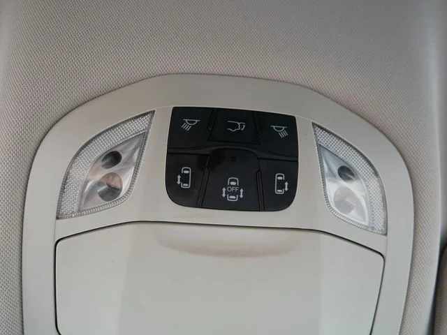 Used 2017 Silver Chrysler Premium image 35