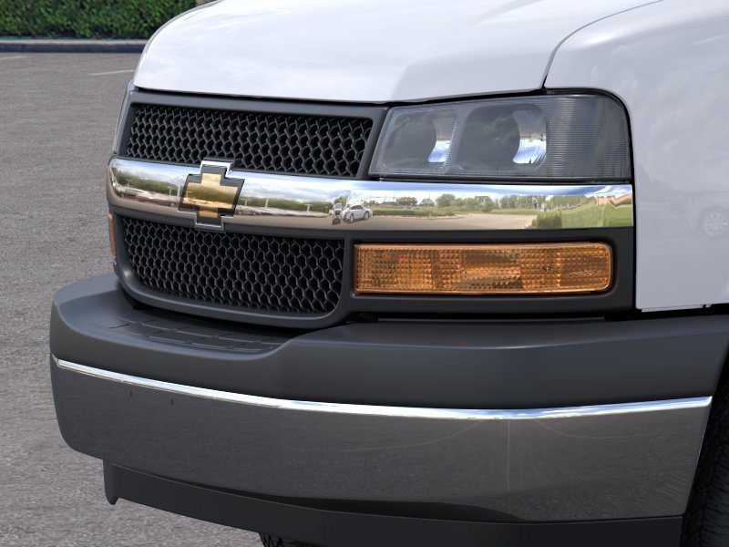 New 2026 Summit White Chevrolet 1WT image 13