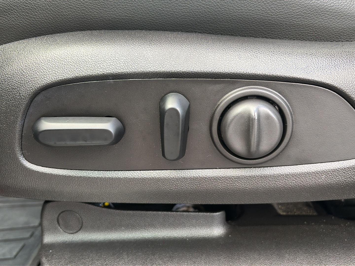 Used 2018 Mineral Metallic GMC Denali image 10