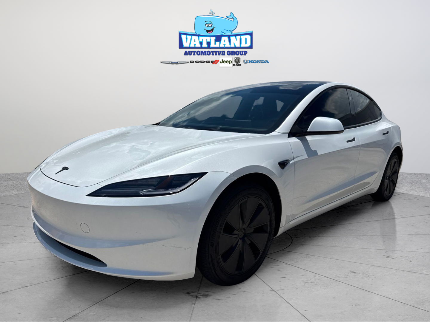 Used 2025  Tesla Long Range image 1