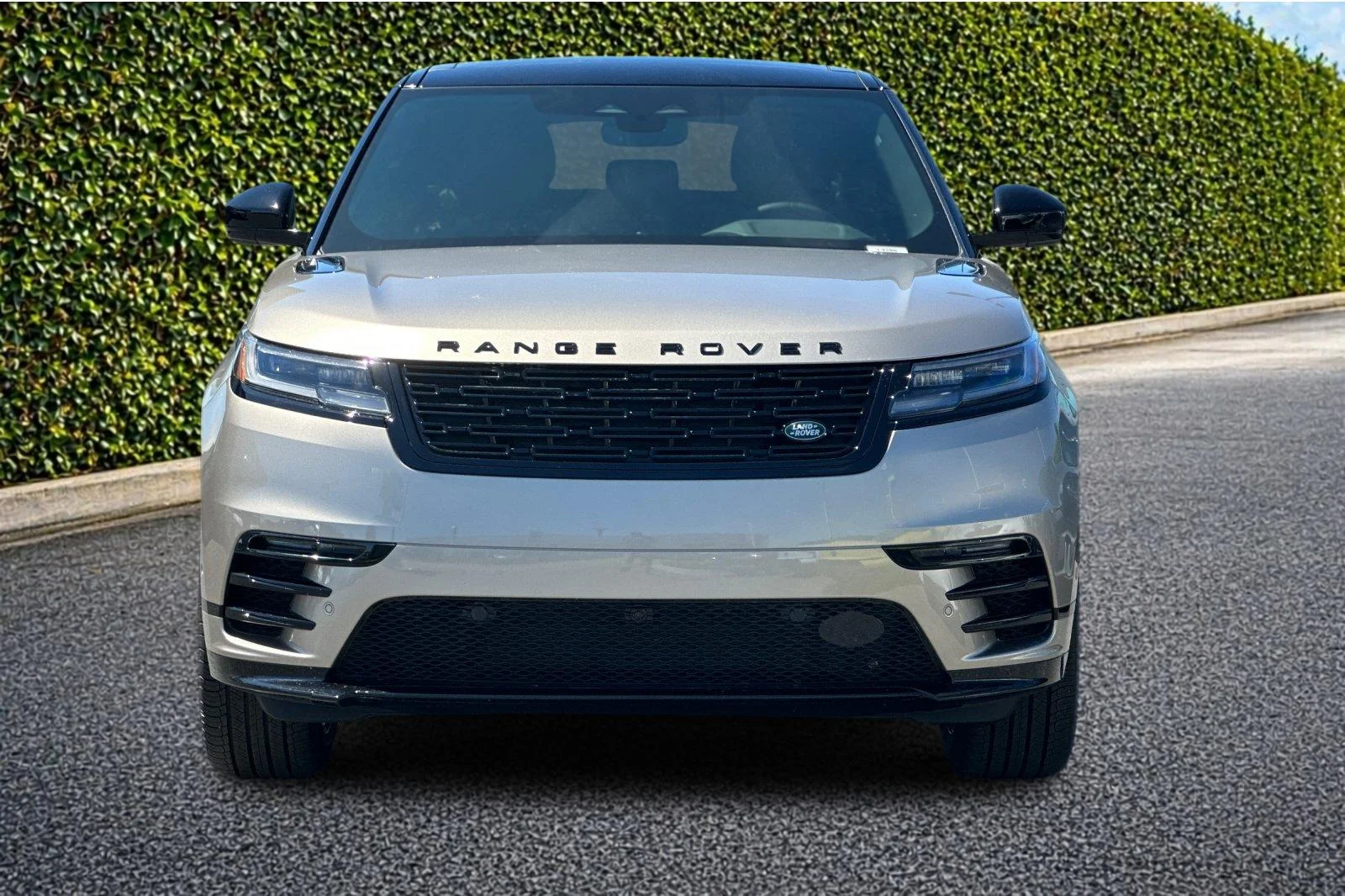 2026 Land Rover Range Rover Velar Dynamic SE - Photo 9