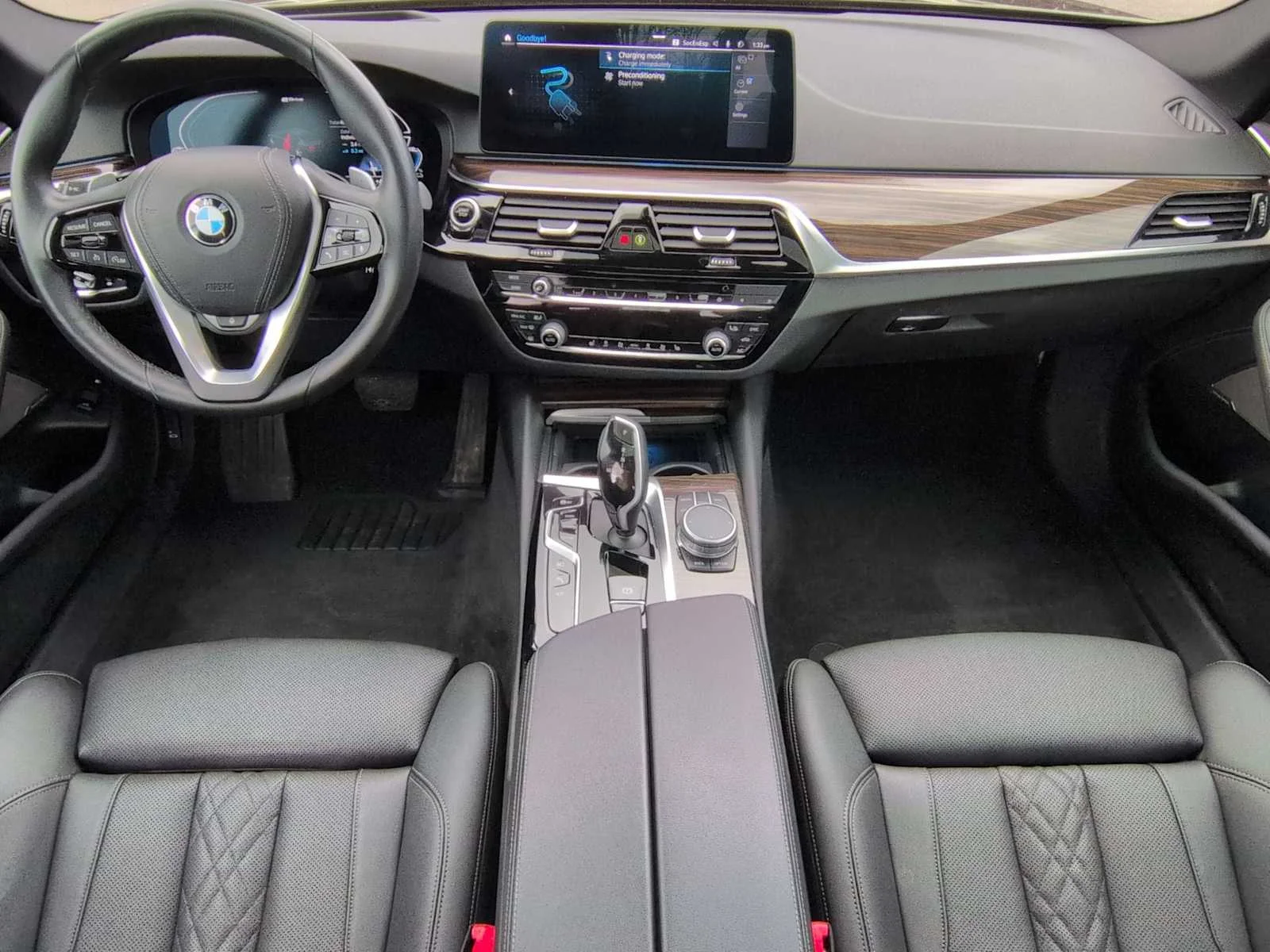Used 2021 Dark Graphite Metallic BMW 530e xDrive image 15