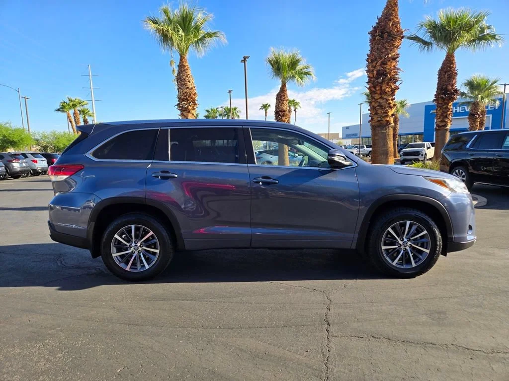 Used 2018 Shoreline Blue Pe Toyota SE image 7