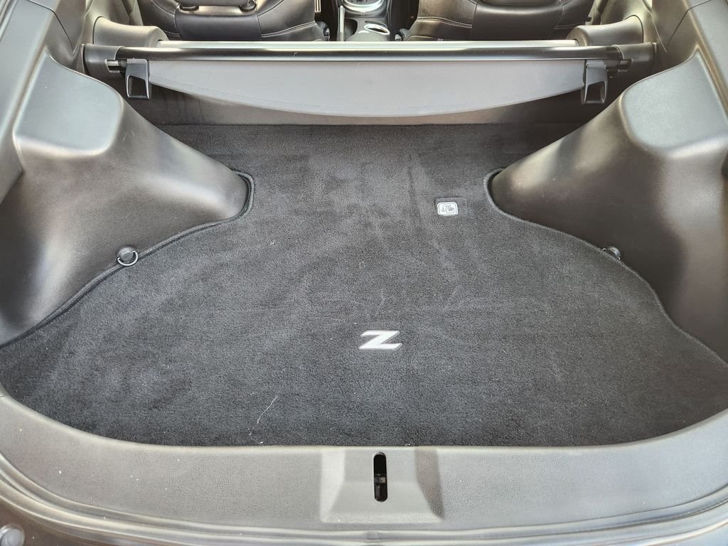 Used 2016 Black Cherry Nissan Touring image 34